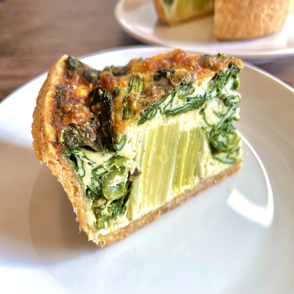 冬と春を繋げる野菜とコンテチーズを詰め込んだキッシュ｜chef ichi