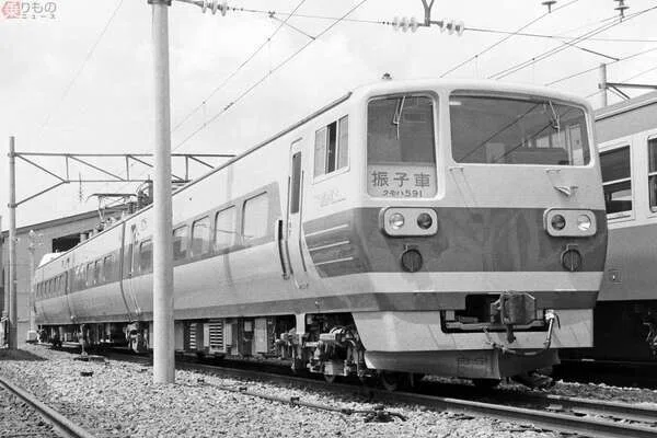 仙台で撮影した、ふたつの顔を持つ試験車クモハ591形と牽引車クモヤ740