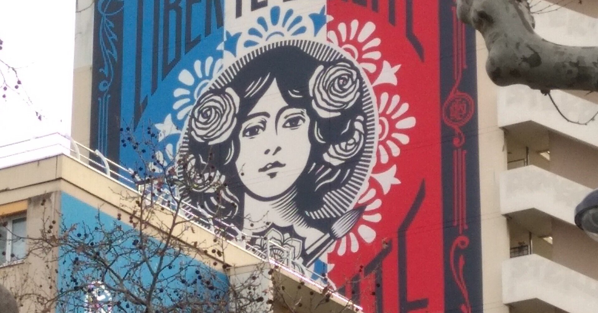 フランスの「Marianne」マリアンヌ像とカトリーヌ・ドヌーブ