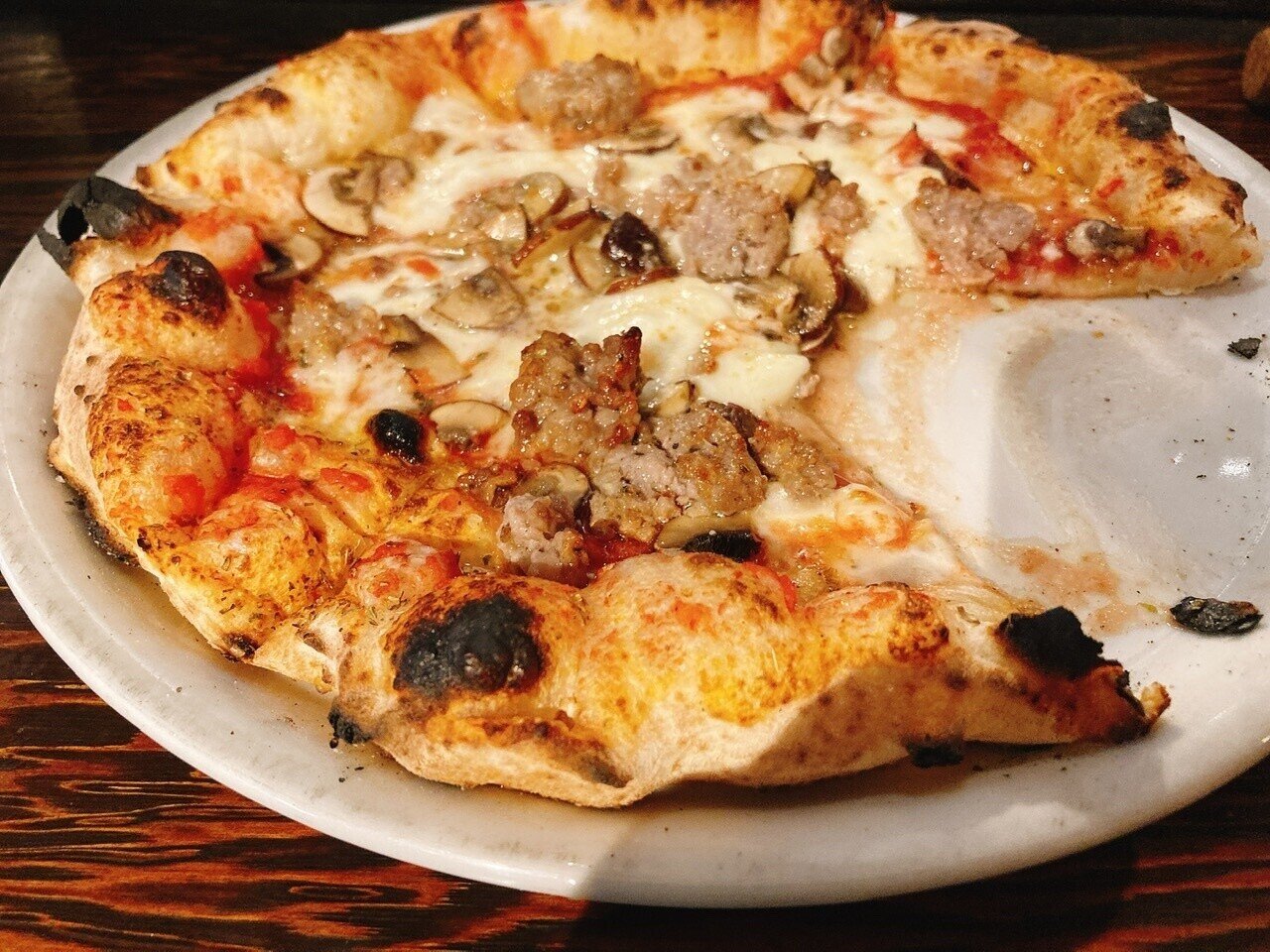 ピザは一人で食べるのが一番好き アツアツトロトロサクサクのうちに完食したい 冷めて固くなってしんなりしたピザ より惨めなものってそう無いと思う サーブされた時は歓声が上がるのに 冷めれば見向きもされない 肉村ハム蔵 Note ピザは一人で食べるのが一番好き アツアツトロトロサクサクのうちに完食したい 冷めて固くなってしんなりしたピザ より惨めなものってそう無いと思う サーブされた時は歓声が上がるのに 冷めれば見向きもされない 肉村ハム蔵 Note