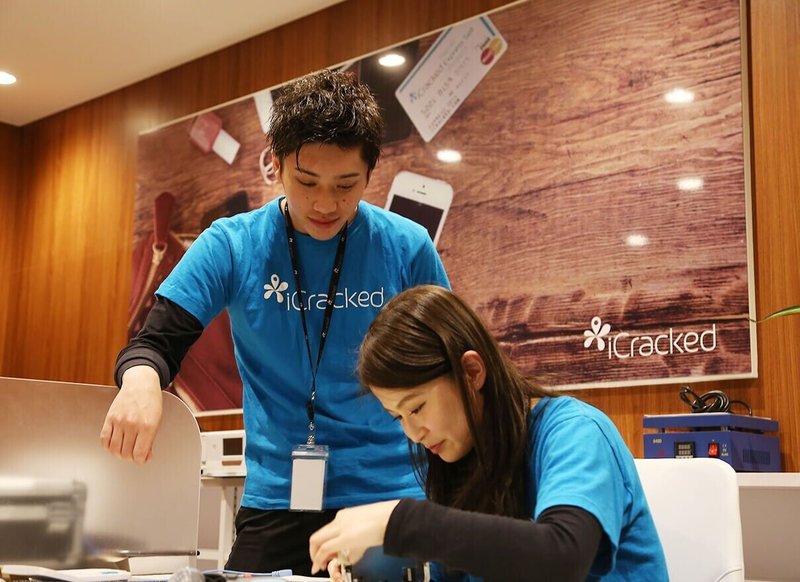 iCracked Store グランフロント大阪2