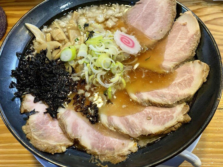 背脂チャーシュー 950円＠隠れ家麺屋 長介 https://tabelog.com/niigata/A1505/A150503/15013242/ #おいしいはたのしい #今日の昼メシ #背脂ラーメン