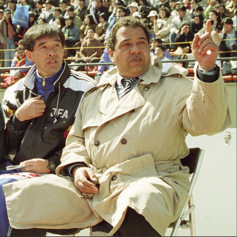 Ｗ杯予選、日本代表×アメリカ、清雲栄純コーチ（左）とオフト監督（９３年３月、国立）