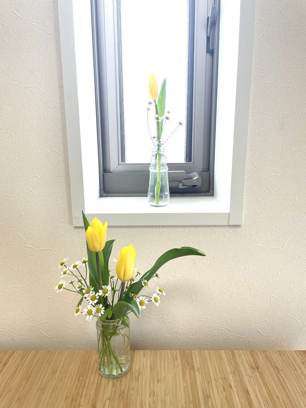 暖かいこの数日で フリージアはあれよあれよという間に咲き終わり 代わりにと昨日買ってきたチューリップ は 今朝起きるともう開き始めていました 爽やかなレモンイエローで 軽やかな気持ちで朝時間を過ごせました リサ リン Note