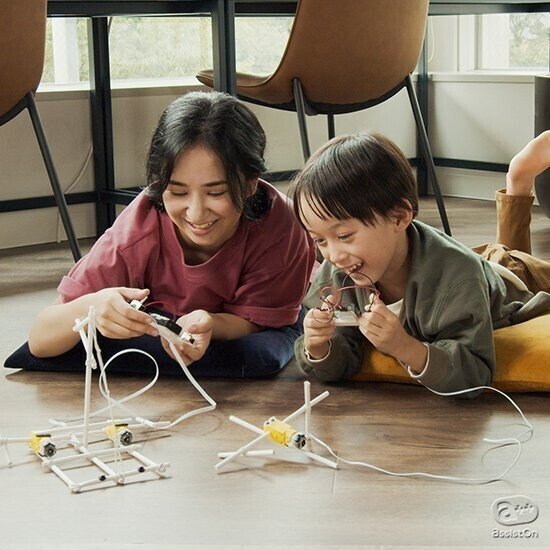 身近な素材を使って 自由に組み立てて作るロボット工作キット Assiston Note