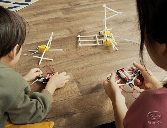 身近な素材を使って 自由に組み立てて作るロボット工作キット Assiston Note