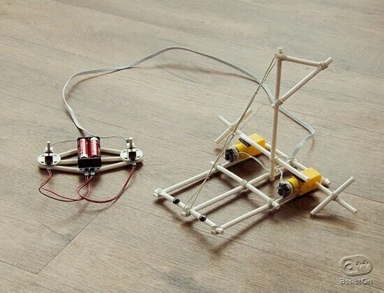 身近な素材を使って 自由に組み立てて作るロボット工作キット Assiston Note