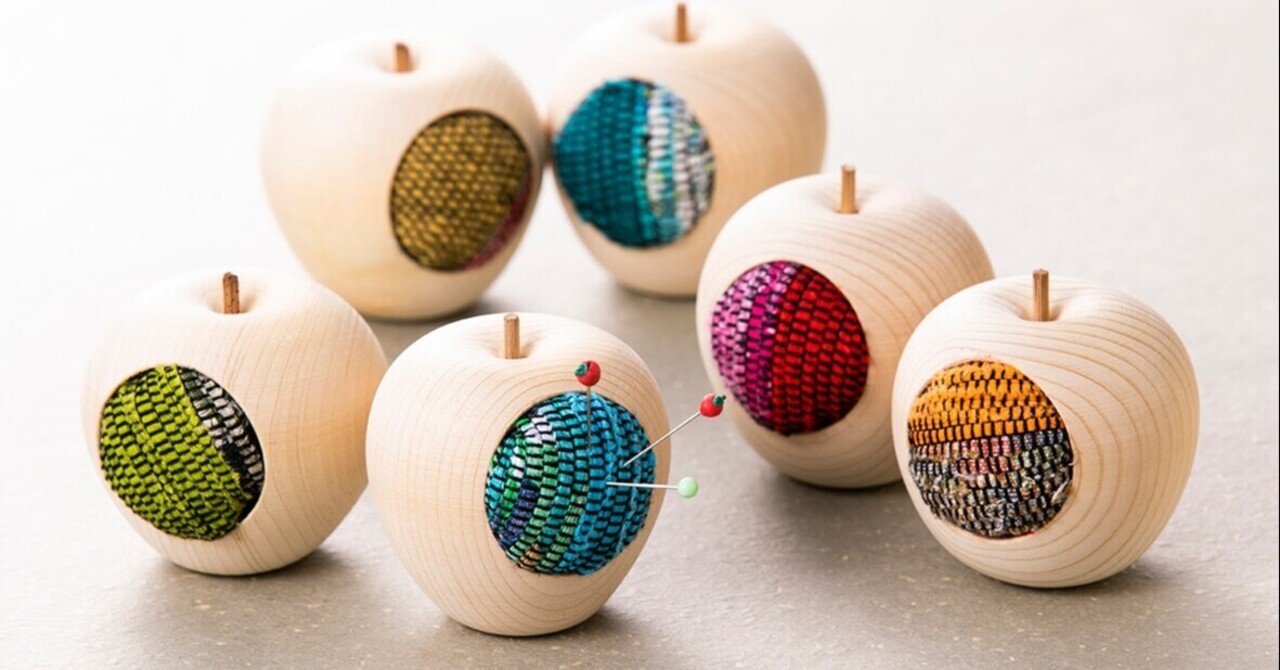 織り重ねられた布が偶然の綾を紡ぎ出す。テキスタイルスタジオ村上が