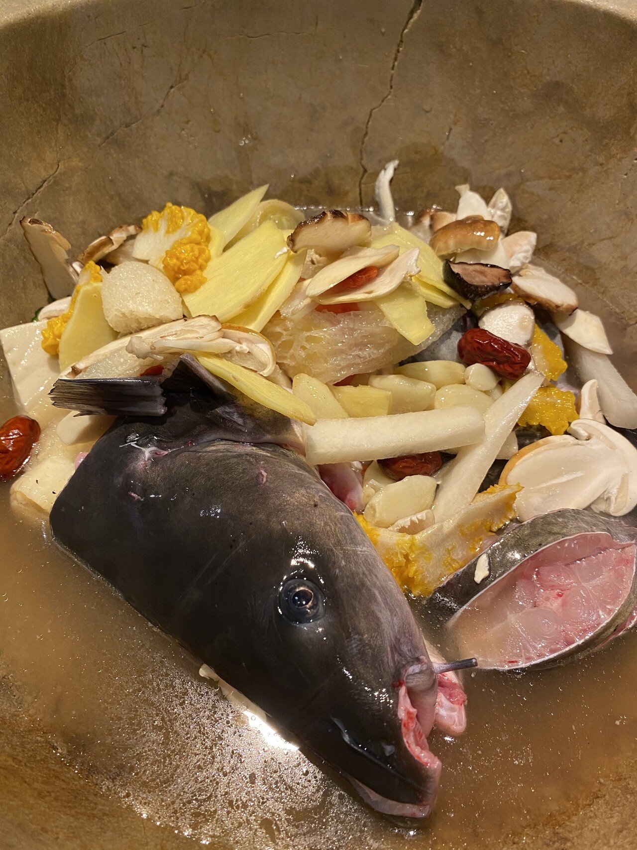 この後 土鍋の底からブワーっと蒸気が出てきて 麦わら帽子みたいなので蓋をして3分ほどで出来上がり 力蔵 Note