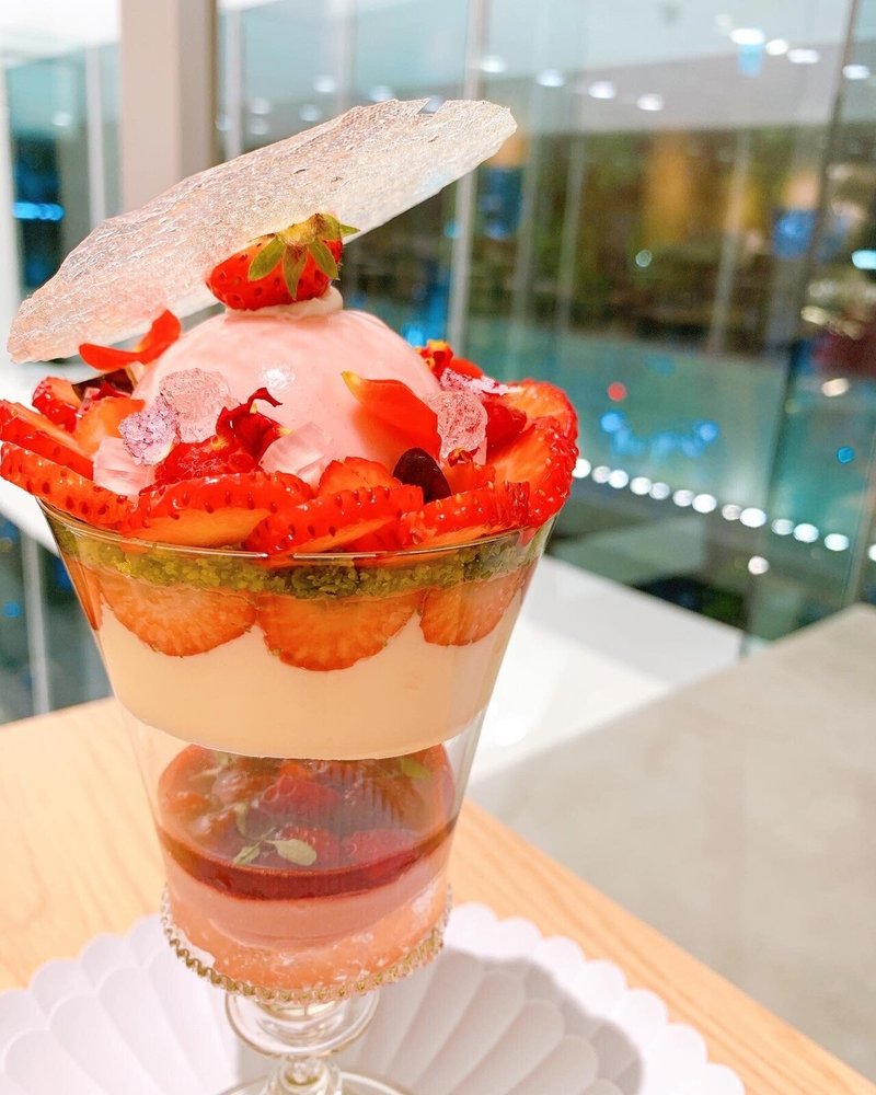 二子玉川 まるで芸術品 いちごと薔薇のアーティスティックパフェ いなつち 稲田智 Note 二子玉川 まるで芸術品 いちごと薔薇のアーティスティックパフェ いなつち 稲田智 Note
