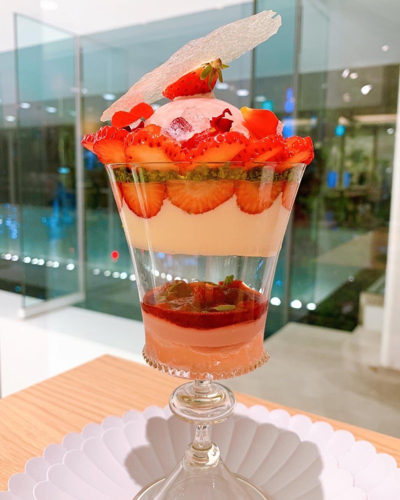 二子玉川 まるで芸術品 いちごと薔薇のアーティスティックパフェ いなつち 稲田智 Note 二子玉川 まるで芸術品 いちごと薔薇のアーティスティックパフェ いなつち 稲田智 Note