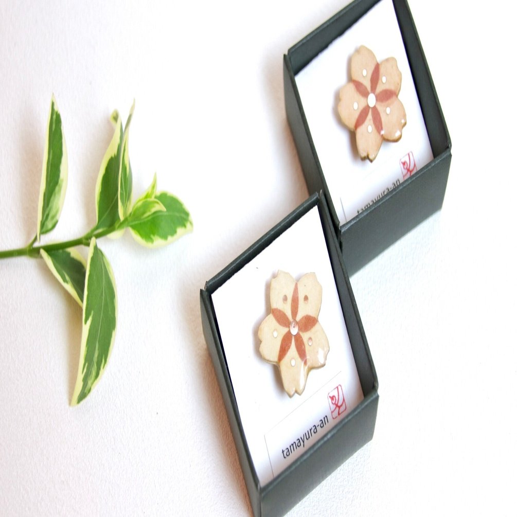 Iichi Minneに かわせみブローチ大 と 小さな桜のブローチ を追加しました イラスト デザイン たまゆら庵 Note