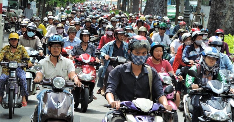 世界一のバイク大国ベトナムで入国早々バイクに追突される