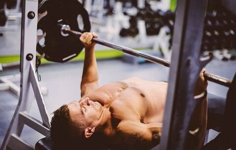 筋トレ ベンチプレスの5発5セット法｜たか