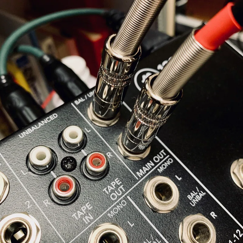 ほぼ新品】mackie 1202VLZ4 オーディオミキサー ケーブルなのに