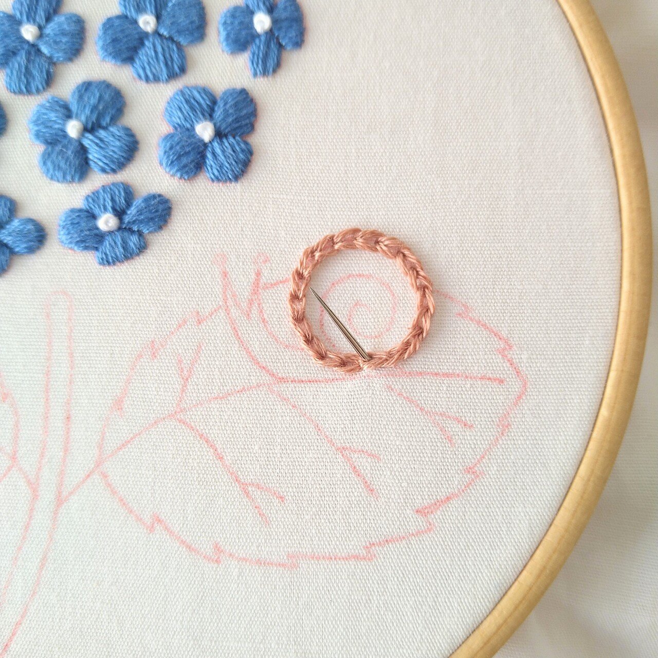 カタツムリの刺繍ブローチ(黄色) - le courage | minne 国内最大