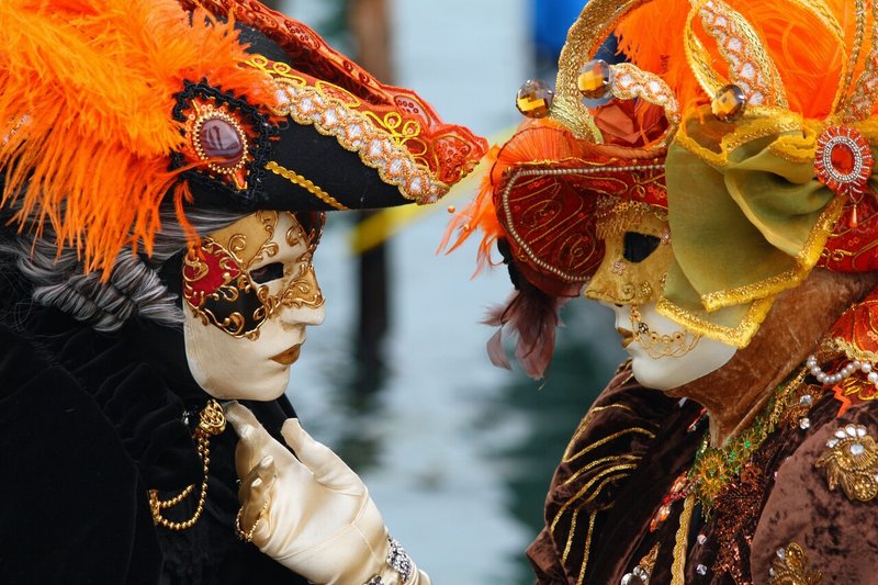 仮面 マルディグラ ニューオーリンズ カーニヴァル ヴェネツィア Eyes Wide Shut 01年宇宙の旅 エコーズ 山本 剛 Note