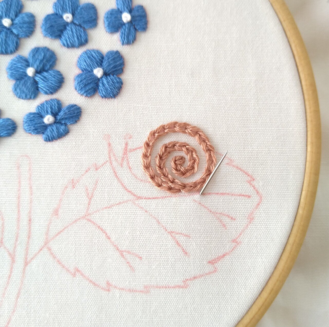 刺繍ブローチ　　〜かたつむり〜 カタツムリのブローチ | salondumuguet