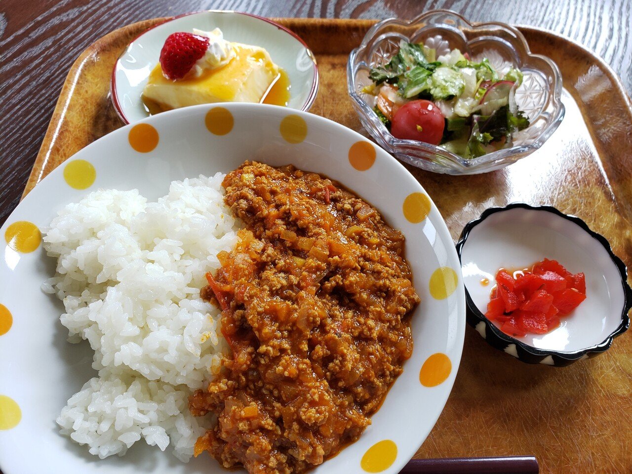 デイサービスのご飯 今日は ドライカレー アジアンサラダ プリンです ドライカレーとキーマカレー の違いがよくわかりませんが とても美味しいことは間違いありません サラダがなぜアジアンなのかというと ぱわ太の 幸せ実感ノート 人生を楽しむ河童 Note