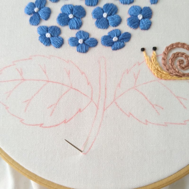 アジサイの刺繍枠キットを作ろう ステップ7 アジサイの茎の刺繍 Apostrophe S 刺繍雑貨作家 Note アジサイの刺繍枠キットを作ろう ステップ7 アジサイの茎の刺繍 Apostrophe S 刺繍雑貨作家 Note