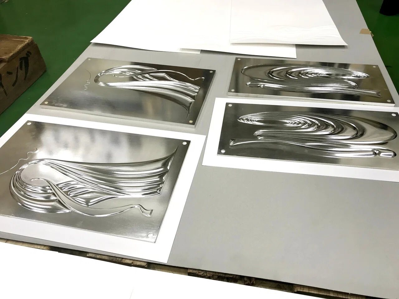 450×300mm 彫刻エンボス加工」｜コスモテック