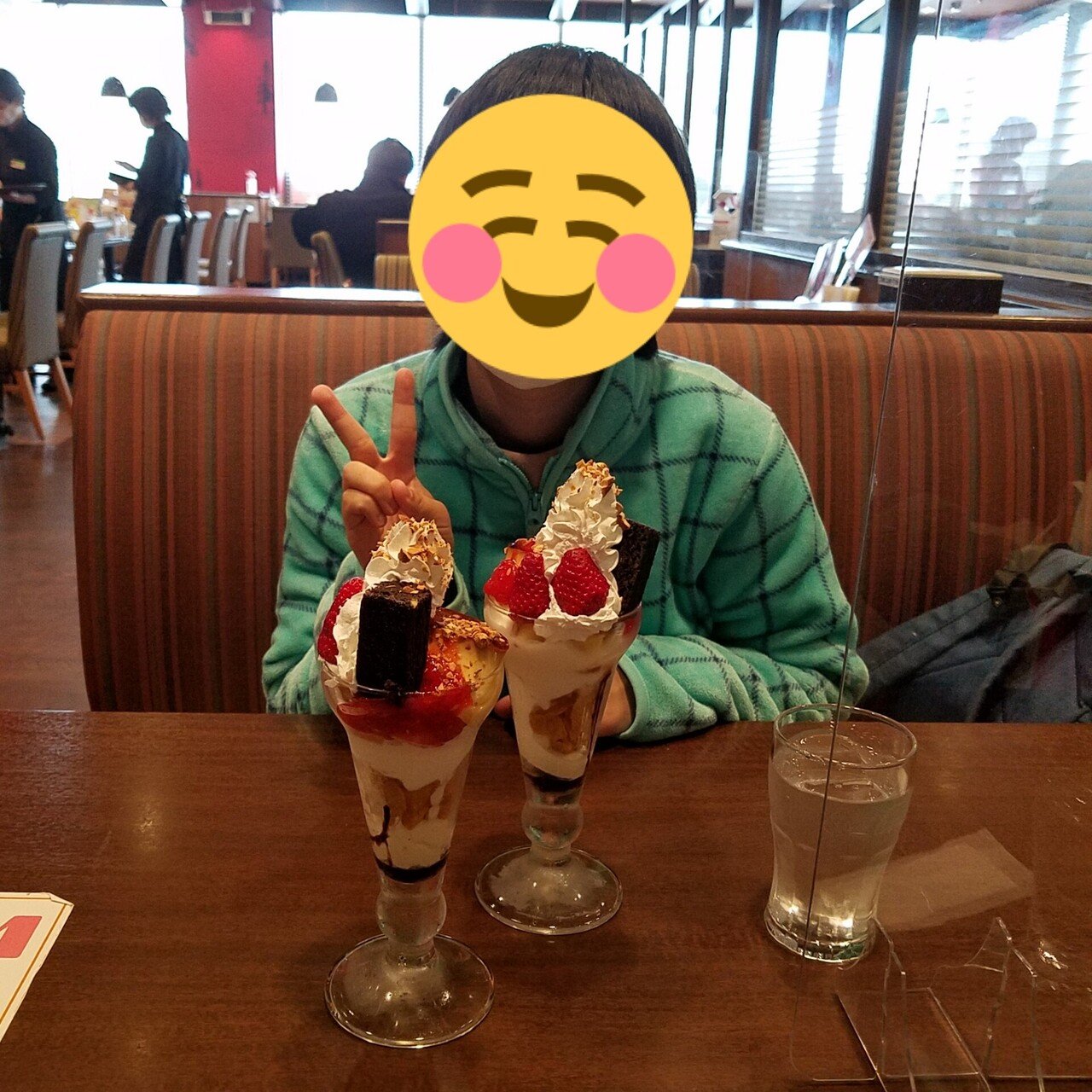 姪っ子ちゃんとデートにパフェ S ェ S Usjのお土産と551の肉まん持ってきてくれた 551の肉まんずっと食べてみたかったから おばちゃん うれしい さーたん 熱しやすく冷めやすい族 Note 姪っ子ちゃんとデートにパフェ S ェ S Usjのお土産と551の肉まん持ってきてくれた 551の肉まんずっと食べてみたかったから おばちゃん うれしい さーたん 熱しやすく冷めやすい族 Note