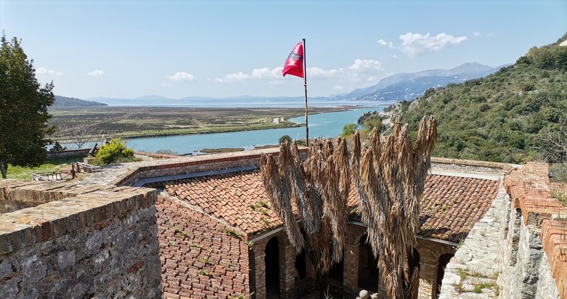 アルバニア南部のギリシャ国境近くにあるブトリント遺跡 わいはネコである Note アルバニア南部のギリシャ国境近くにあるブトリント遺跡 わいはネコである Note