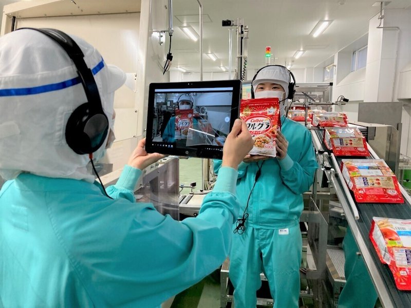 お客さまを工場へお迎えする この思いはリアルもオンラインも変わらない カルビー清原工場 オンライン工場見学 の舞台裏に迫る The Calbee お客さまを工場へお迎えする この思いはリアルもオンラインも変わらない カルビー清原工場 オンライン工場見学 の舞台裏に迫る The Calbee