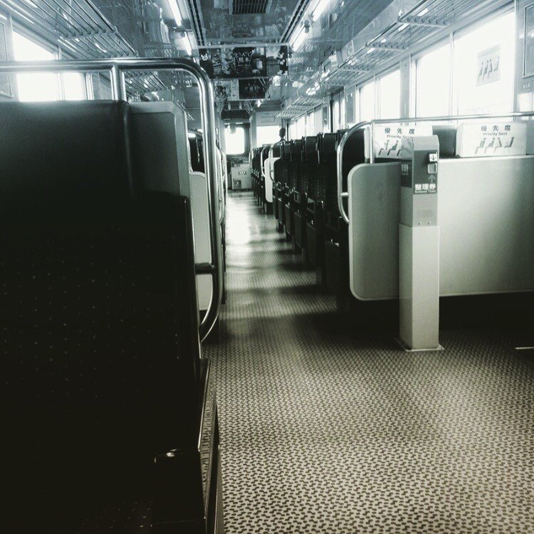 単線列車に揺られて、景色を眺めたり、携帯いじったり、お連れさんと話したり。到着までの時間が楽しい。
#日常 #写真 #photo #列車