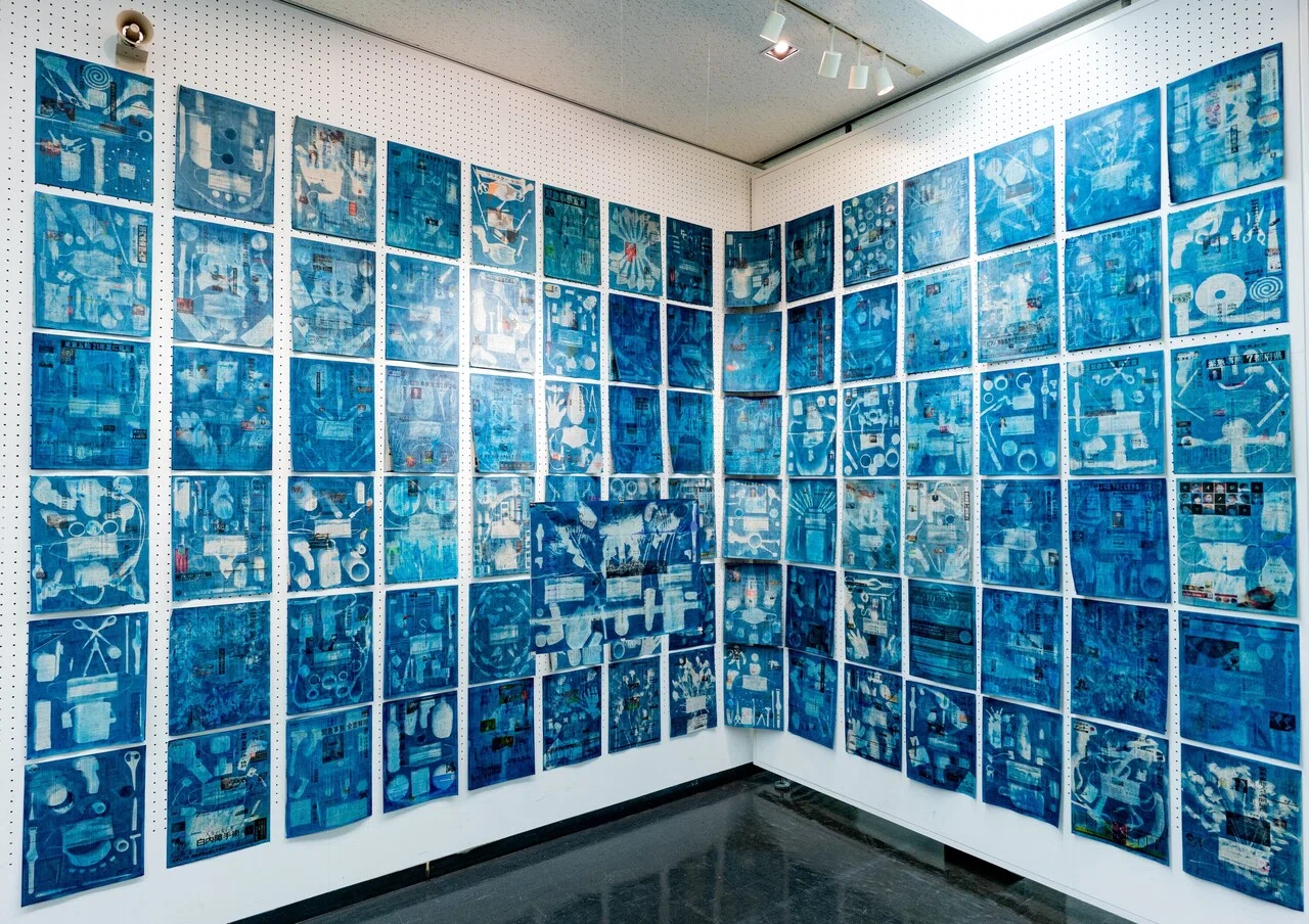 展覧会 2021】美術館とオンラインで作品を同時展示中！新聞紙に青焼き