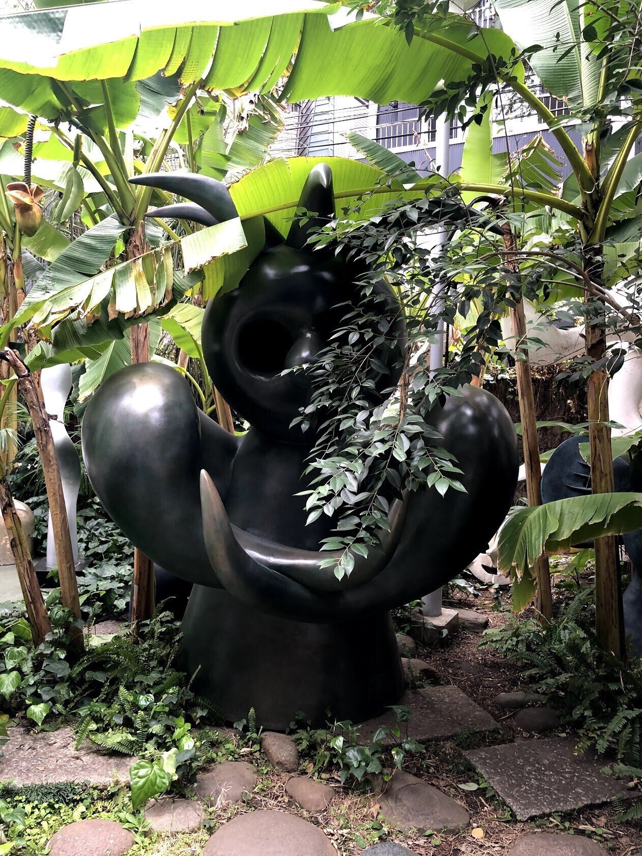 自分軸の作り方#45 〜「座ることを拒否する椅子」岡本太郎記念館にて