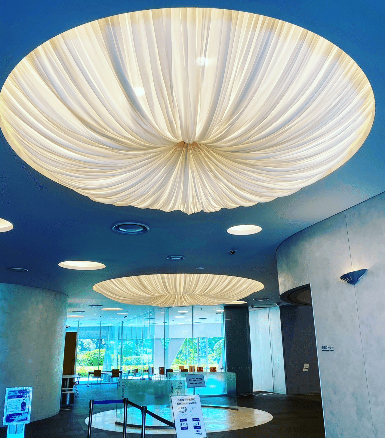 東京建築巡り 美しすぎるドレープ状の間接照明 Tanrock 東京の建築 アート巡りを毎日発信 Note