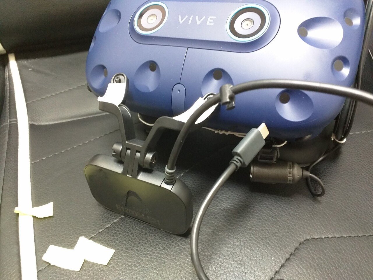 【限定】HTC VIVE フェイシャルトラッカー38種類の顔の動きをトラッキング