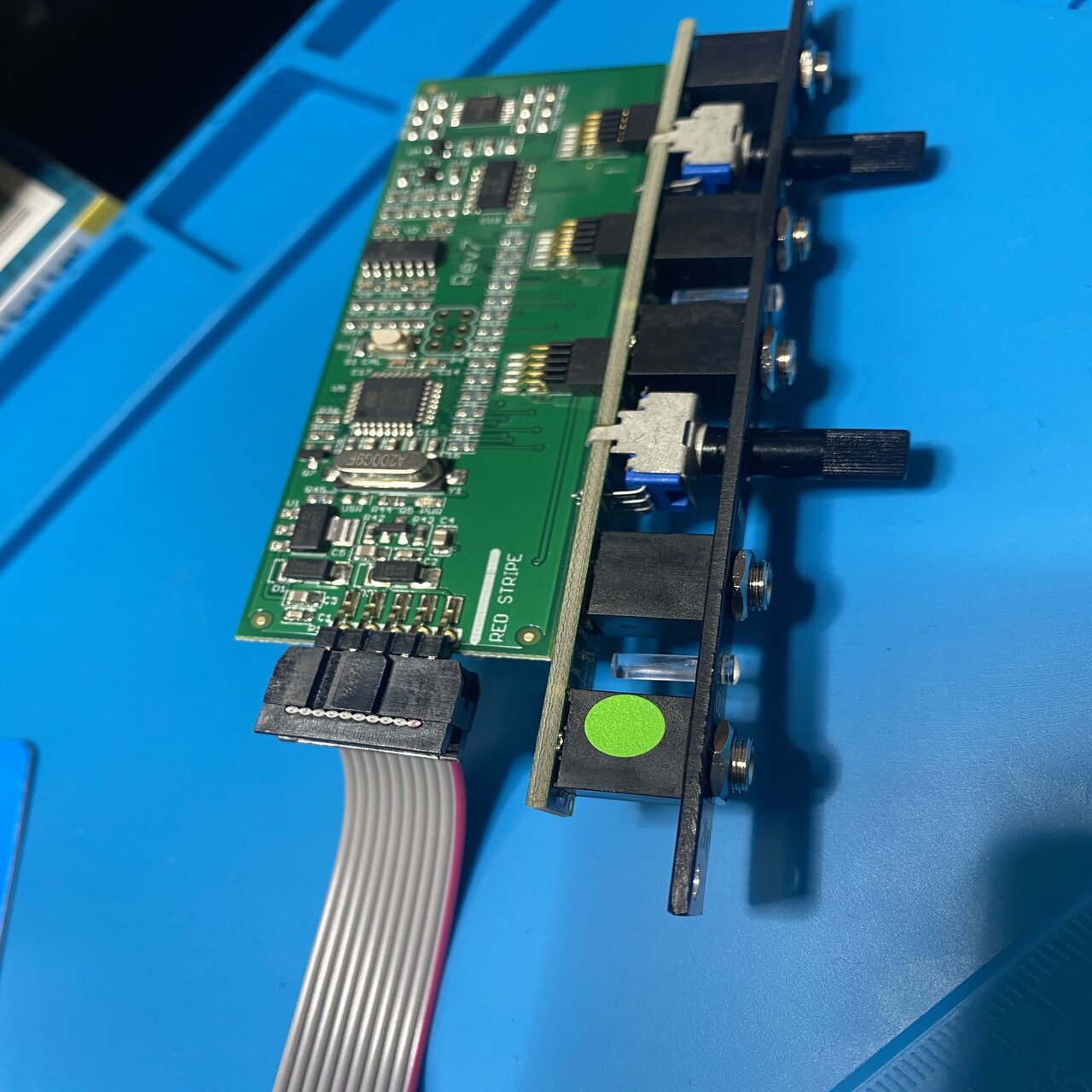 4ms Pod 64X② 供給電源ケーブル付属 モジュラーシンセケース 546769b0d7c889baf5fc30ae4c64db