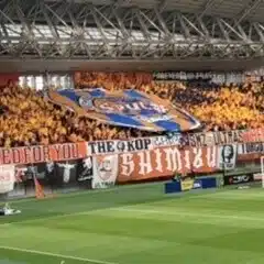 駅前の前