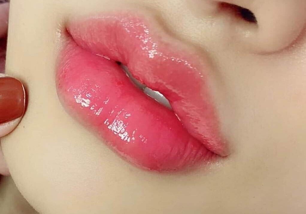 掴まれた人差し指が 汗ばんだ掌の中で 貴女の嘘を感じてる 綺麗な唇が歪んで 震え出すのを 俺は こんな間近で見た事が なかった ちゃらんぽらん Note 掴まれた人差し指が 汗ばんだ掌の中で 貴女の嘘を感じてる 綺麗な唇が歪んで 震え出すのを 俺は こんな間近で見た事が なかった ちゃらんぽらん Note
