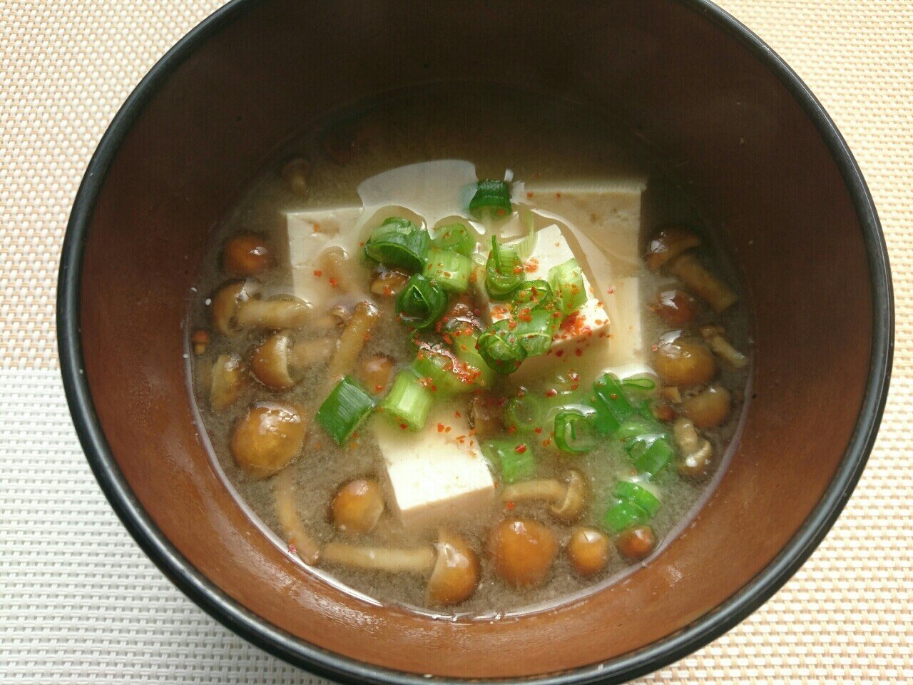 夕ご飯はサッパリと焼いた絹揚げおろし 納豆 ちくわきゅうりサラダ 甘い卵焼き 大根とキュウリのぬか漬け もち麦ごま塩おにぎり なめこ 汁 ๑ ๑ ﾓｸﾞﾓｸﾞ ウズ Note