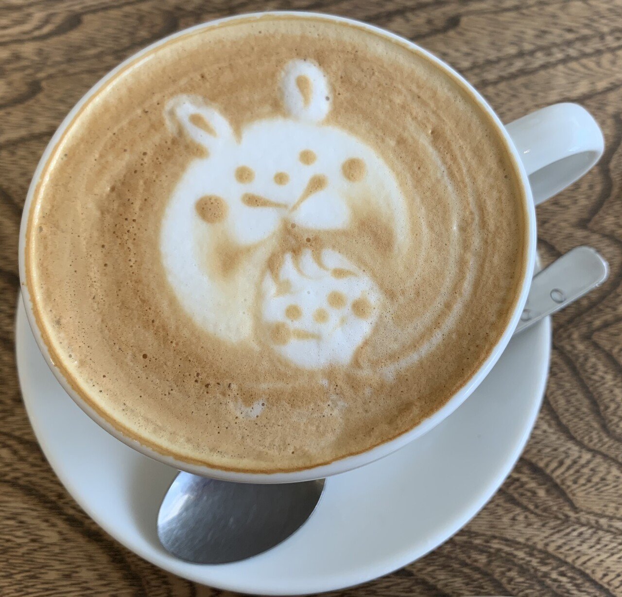 カフェで一息 ラテ頼んだらとってもかわいいのきたよ うさぎ と男の子 かな 早くカフェ巡り再開したいなー ひーちゃん Note