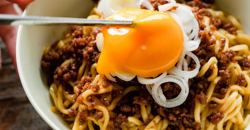 あのマルちゃん正麺史上、最高か！！
焦がししょうゆそぼろの汁なし和え麺