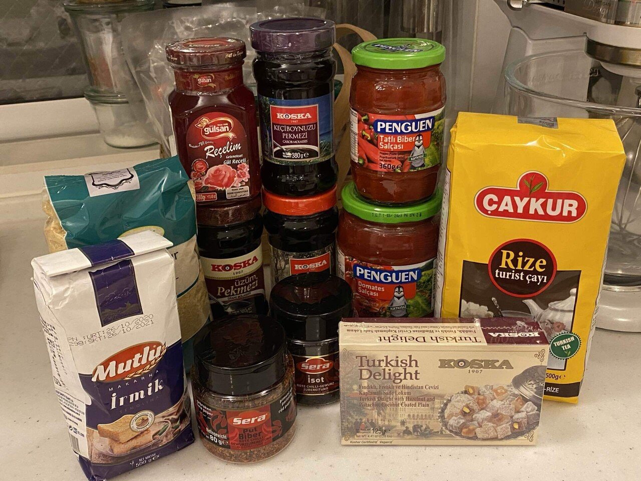 先日買ってきたトルコ食材 忘れそうだから書いとく セモリナ粉 ブルグル細粒 プルビベル イソットビベル ターキッシュデライト トルコ紅茶 バラジャム ペクメズ ぶどう キャロブ マルベリー トマトサ ひだじゅん ハーバルキッチンセラピスト Note