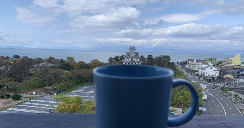 花粉症が終わり ベランダでコーヒーを飲む幸せ ほそかわゆきこ みみをすますラボ Note