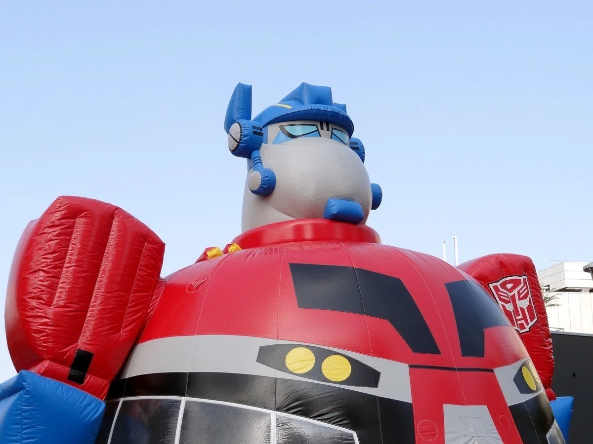 トランスフォーマー アニメイテッド」オプティマスプライムと