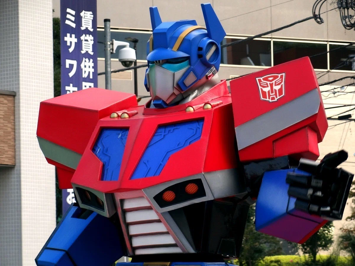 トランスフォーマー アニメイテッド」オプティマスプライムと