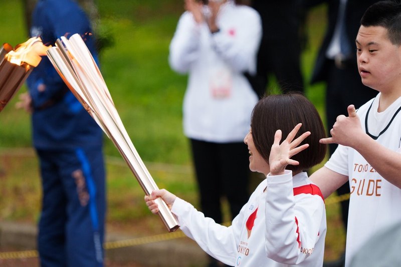 聖火を手に 歩きながら駆け抜けて もうあかんわ日記 岸田 奈美 聖火を手に 歩きながら駆け抜けて もうあかんわ日記 岸田 奈美