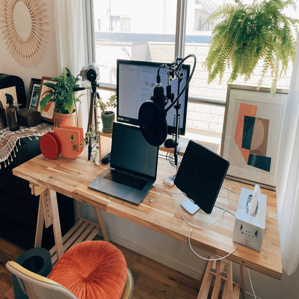 私のワークデスクの正解→無垢材天板・IKEA架台・コンデンサマイク