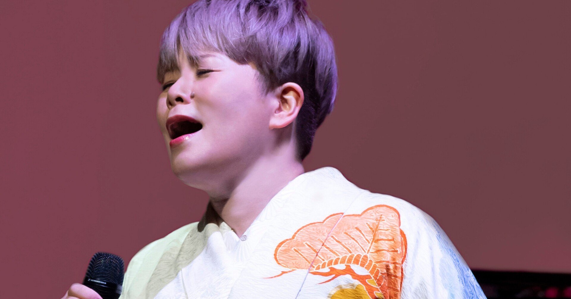 歌怪獣”島津亜矢が異例づくしのヒット！｜テイチクエンタテインメント