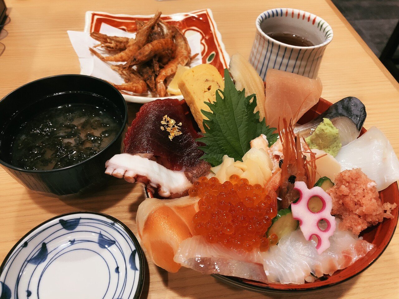 今日は朝が起きられず 朝ごはんにありつけなかったのでランチは贅沢め 海鮮丼と一緒に注文したガス海老 の唐揚げ これが400円なのは最高すぎる 明日の昼が早くも最後の金沢グルメ リピートして他の揚げ物も試し ゆういー Note 今日は朝が起きられず 朝ごはんにありつけなかったのでランチは贅沢め 海鮮丼と一緒に注文したガス海老 の唐揚げ これが400円なのは最高すぎる 明日の昼が早くも最後の金沢グルメ リピートして他の揚げ物も試し ゆういー Note
