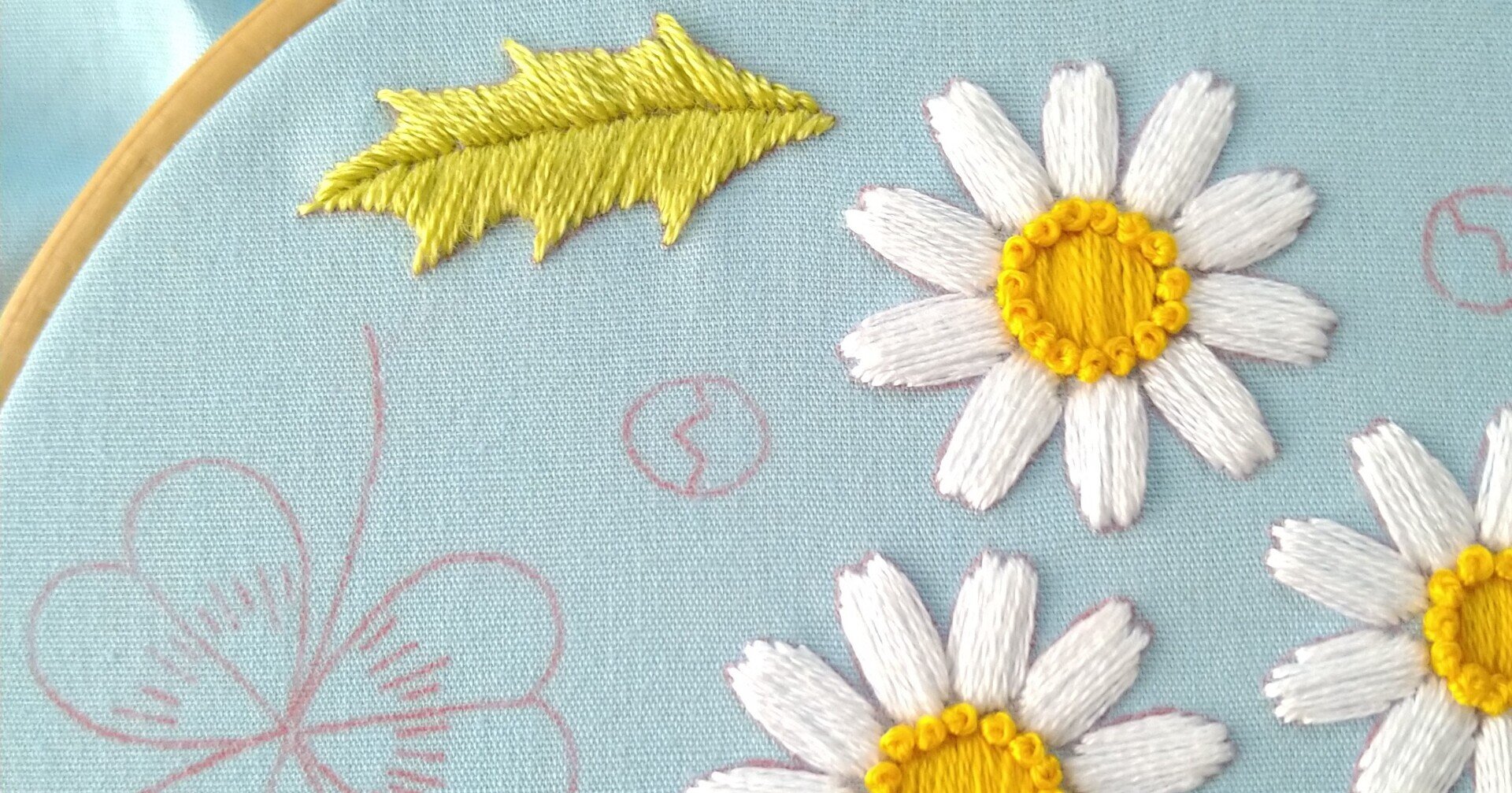 てんとう虫とクローバーの刺繍枠キットを作ろう ステップ5 マーガレットの葉 Apostrophe S 刺繍雑貨作家 Note てんとう虫とクローバーの刺繍枠キットを作ろう ステップ5 マーガレットの葉 Apostrophe S 刺繍雑貨作家 Note