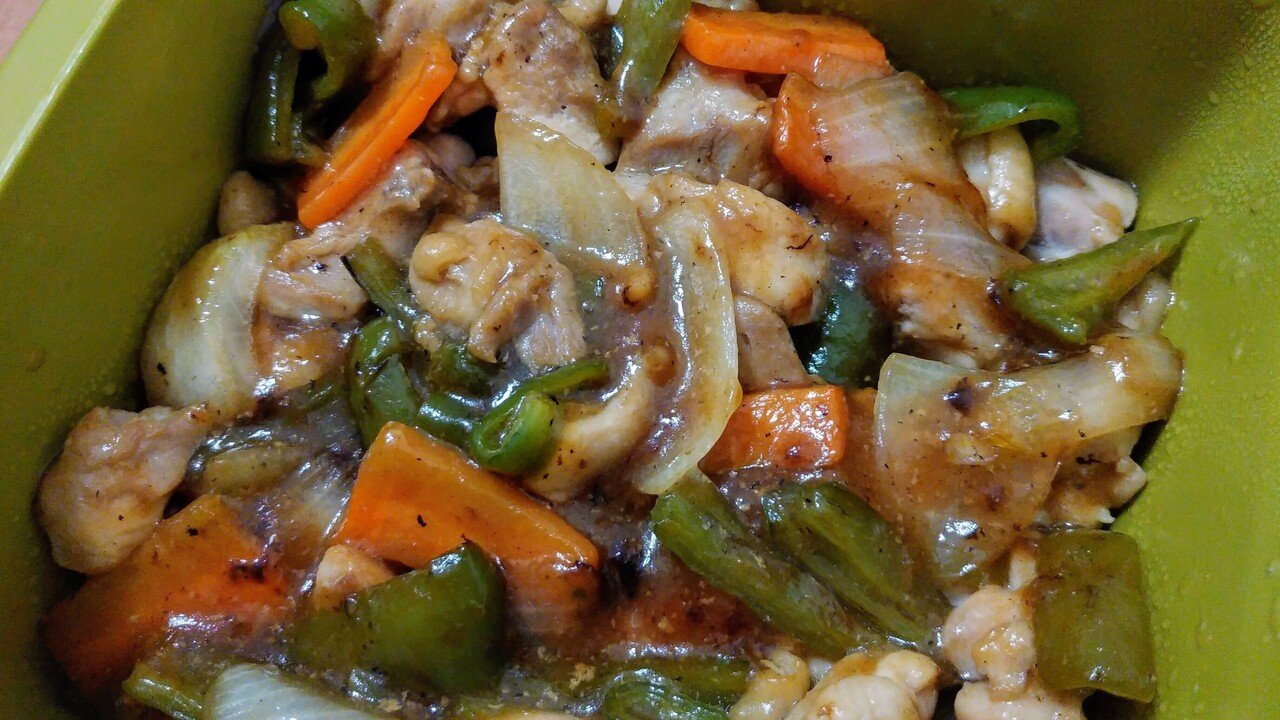 つくりおき料理 鶏と野菜の甘酢あん炒め 鶏もも肉と人参 玉葱 ピーマンを適当な大きさに切り 鶏肉を酒と醤油麹に漬けておく フライパンで鶏肉 野菜の順に炒め タレ 酢 みりん オイスターソース 砂糖 いしころ Note つくりおき料理 鶏と野菜の甘酢あん炒め 鶏もも肉と人参 玉葱 ピーマンを適当な大きさに切り 鶏肉を酒と醤油麹に漬けておく フライパンで鶏肉 野菜の順に炒め タレ 酢 みりん オイスターソース 砂糖 いしころ Note
