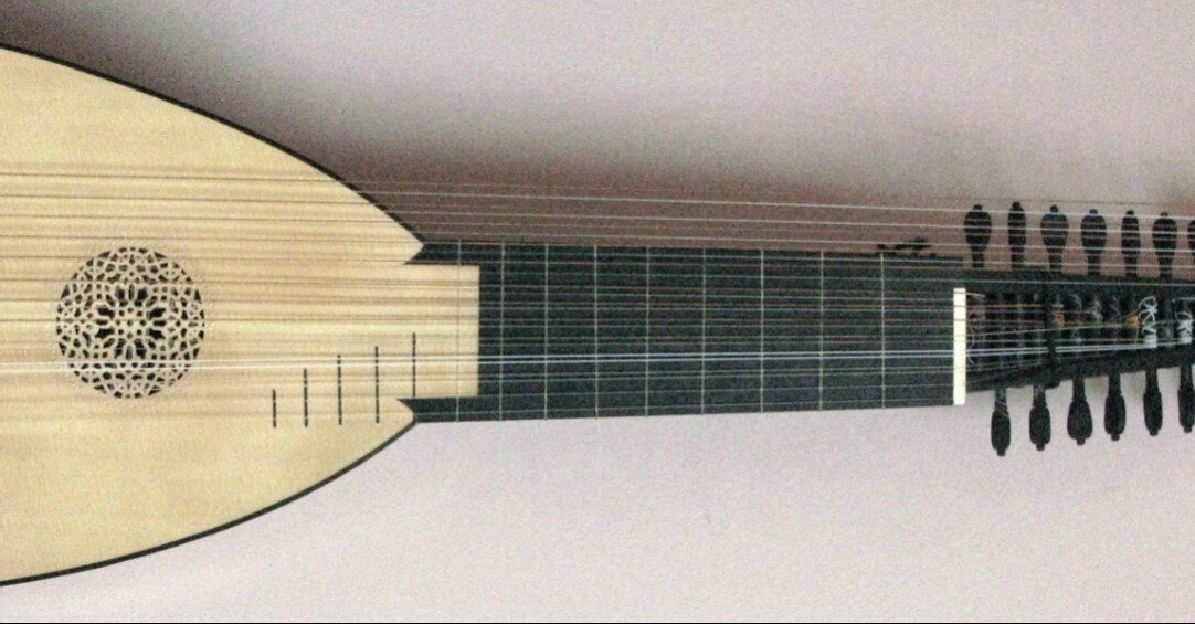 リュートの棹がなぜ曲がっているのか？｜フランク・ロイド